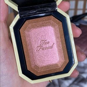 Too Faced diamond light highlighter